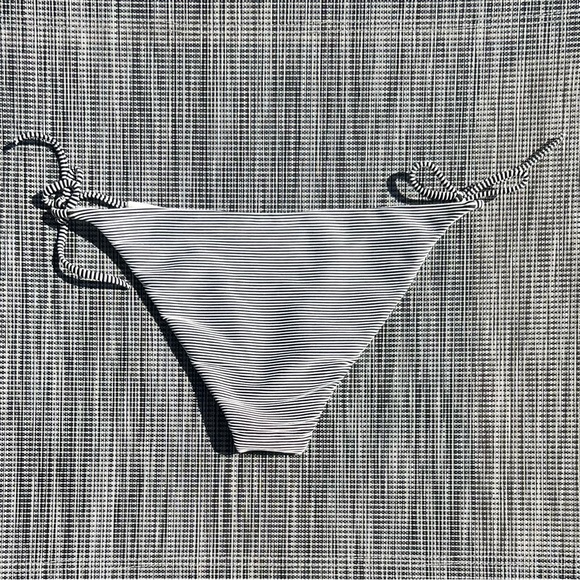 ONIA Kate Striped Ribbed Low-Rise Bikini Briefs Good Condition - Picture 5 of 9